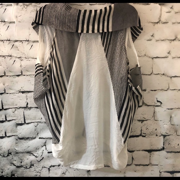 Sugar Lips | Black and White Top - Picture 4 of 5